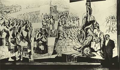 A fotografia, em preto e branco, mostra uma imensa pintura do artista, a obra intitulada “Tiradentes” e um homem em frente. Ele está em pé, no canto inferior direito da imagem. Usa camisa clara e terno escuro e está com os braços atrás das costas. A obra tomou uma parede por inteiro. 