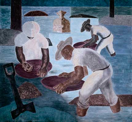 Pintura, em cores, de homens trabalhando. Ao todo, são quatro trabalhadores, que usam chapéus e roupas claras. As calças estão enroladas até abaixo dos joelhos, pois estão em pé dentro da água. Têm os troncos um pouco curvados e olham para baixo, pois seguram um grande objeto redondo. No canto esquerdo inferior da tela, há uma ferramenta e um pequeno monte ao lado.