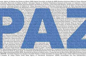 Nesta imagem, nota-se que o fundo branco foi todo preenchido uniformemente com palavras na cor preta. Sobre o texto, em letras enormes, a palavra “PAZ”, na cor azul, ocupando toda a extensão da figura. Nesta imagem, nota-se que o fundo branco foi todo preenchido uniformemente com palavras na cor preta. Sobre o texto, em letras enormes, a palavra “PAZ”, na cor azul, ocupando toda a extensão da figura.